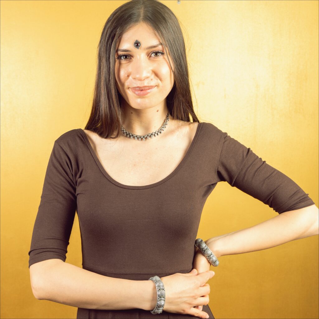 Kantha Rājasi – कंठ राजसी