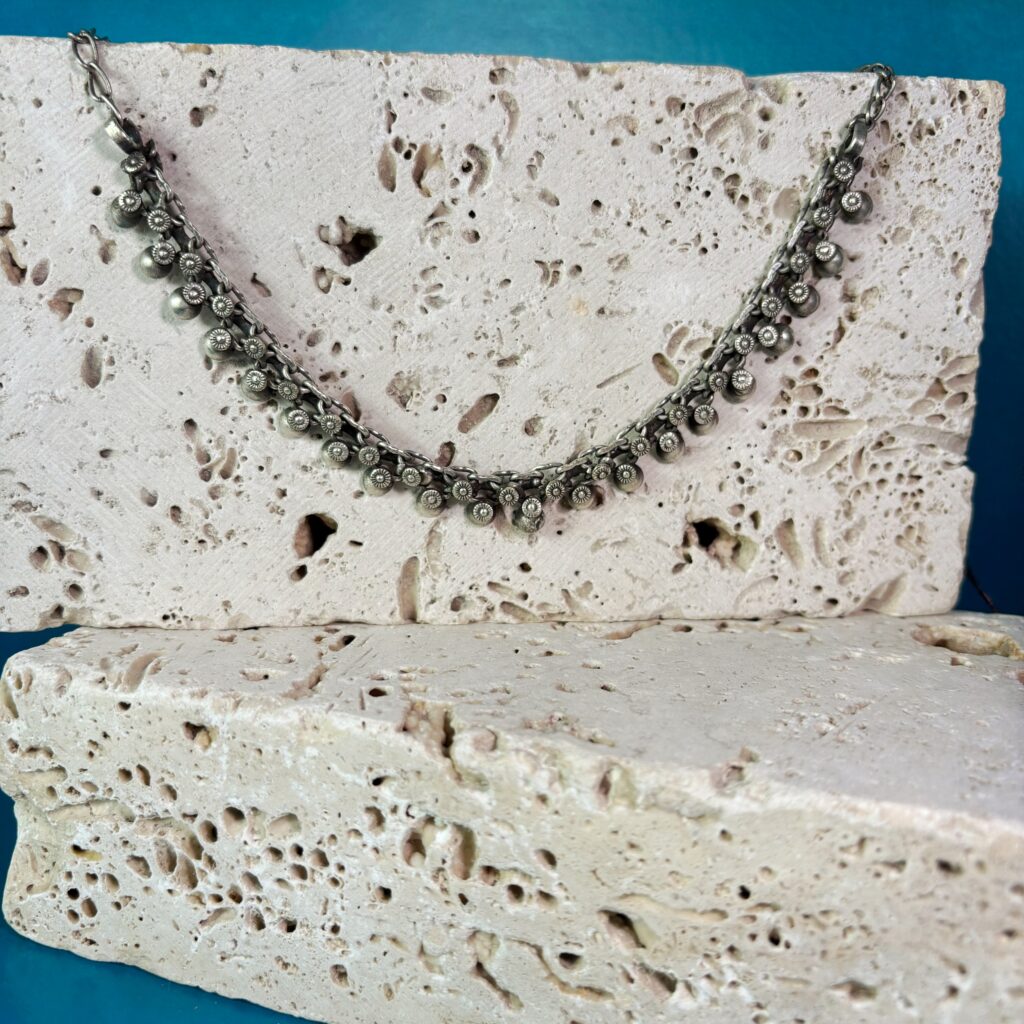 Kantha Rājasi – कंठ राजसी