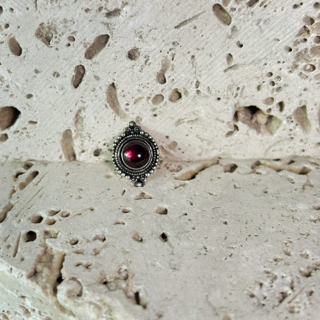 Bindi Sundarī - बिंदी सुंदरी